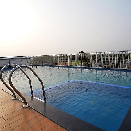 Blue Waves Hotel Tajpur 外观 照片