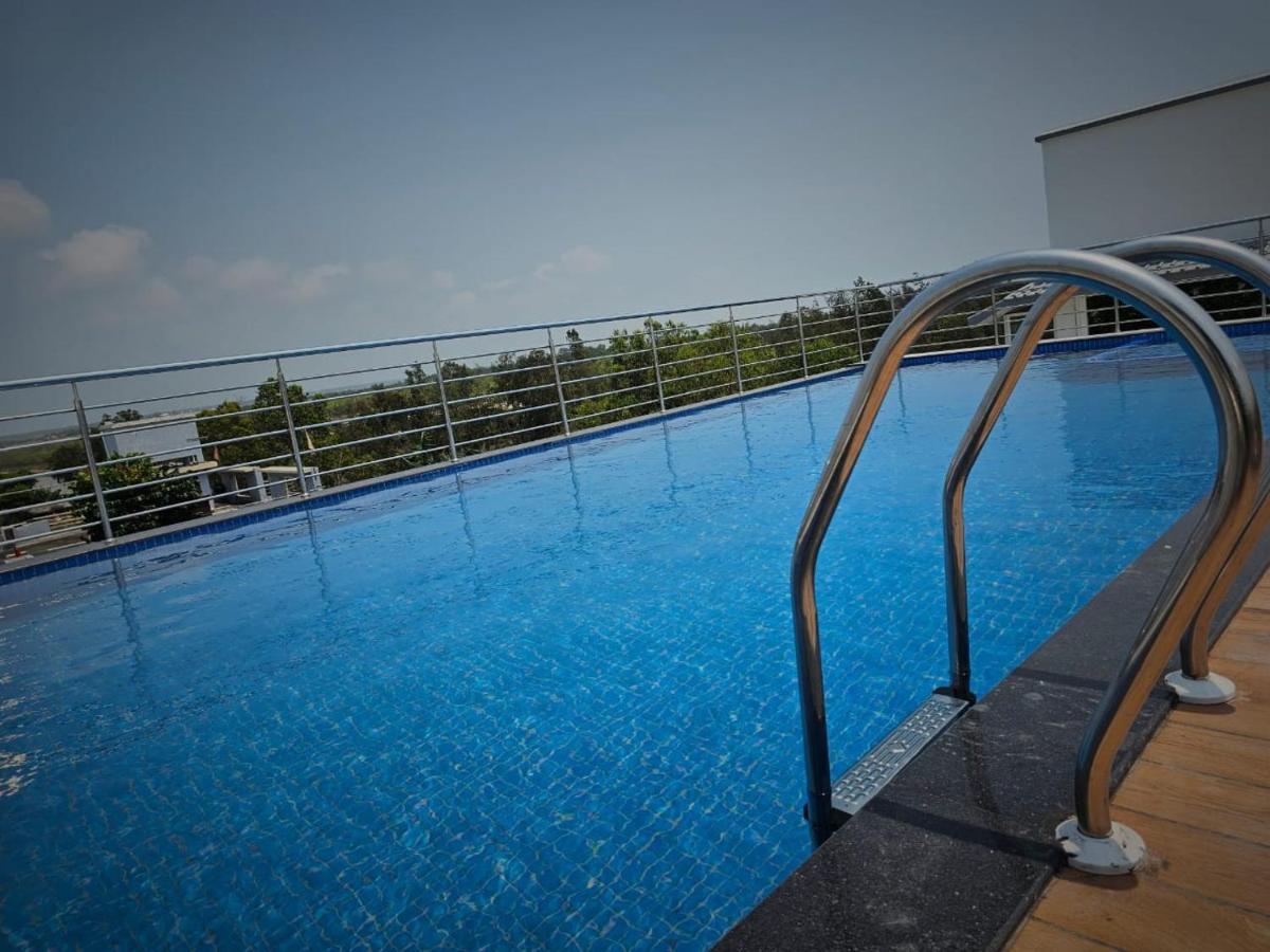 Blue Waves Hotel Tajpur 外观 照片