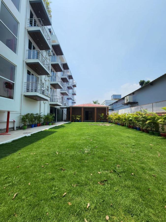Blue Waves Hotel Tajpur 外观 照片