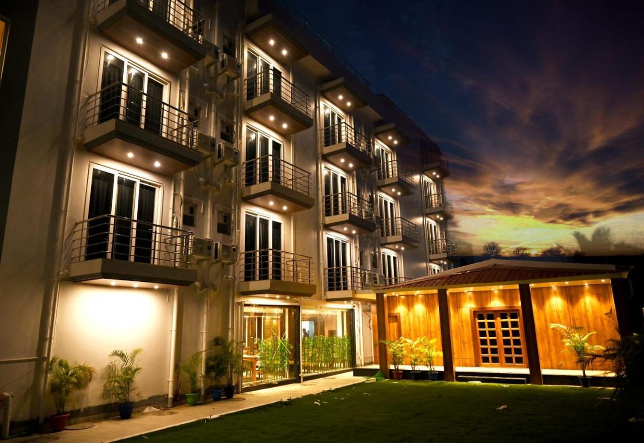 Blue Waves Hotel Tajpur 外观 照片