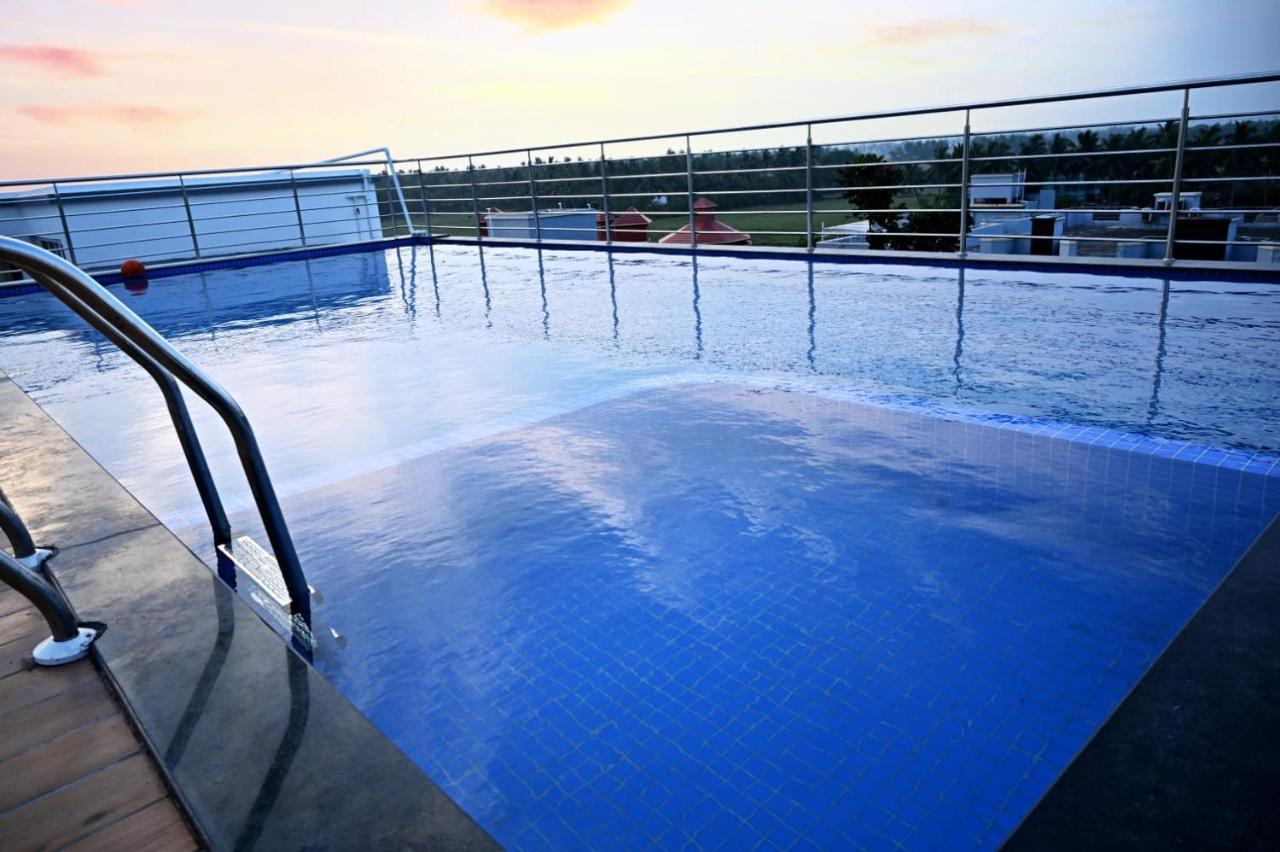 Blue Waves Hotel Tajpur 外观 照片