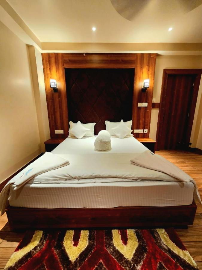 Blue Waves Hotel Tajpur 外观 照片