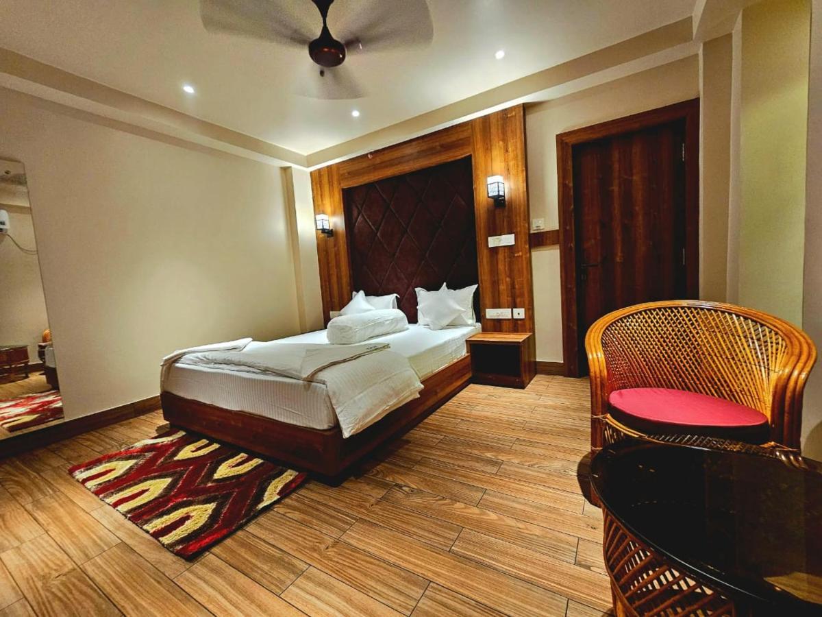 Blue Waves Hotel Tajpur 外观 照片