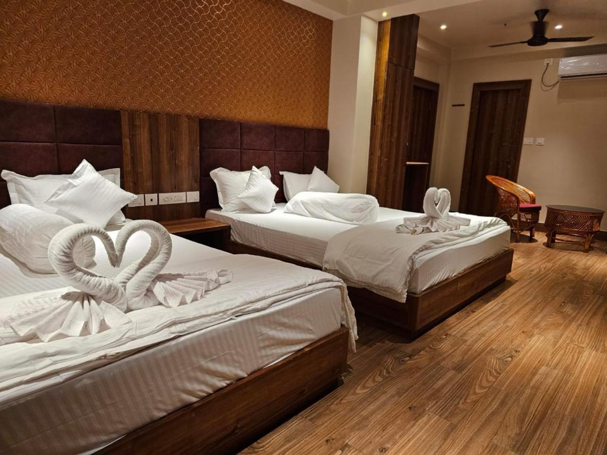 Blue Waves Hotel Tajpur 外观 照片