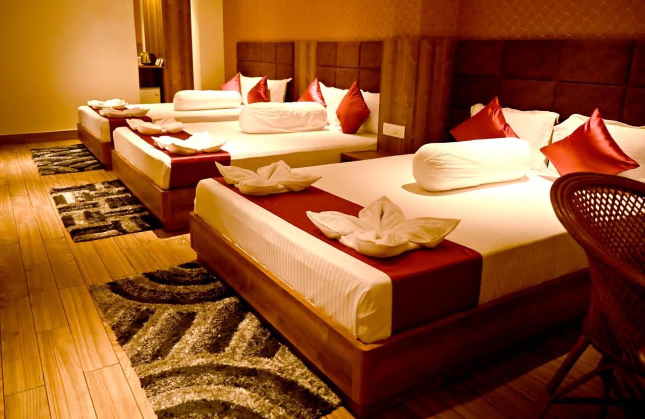 Blue Waves Hotel Tajpur 外观 照片