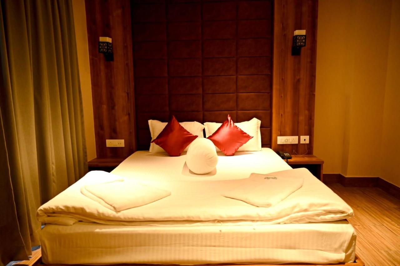 Blue Waves Hotel Tajpur 外观 照片