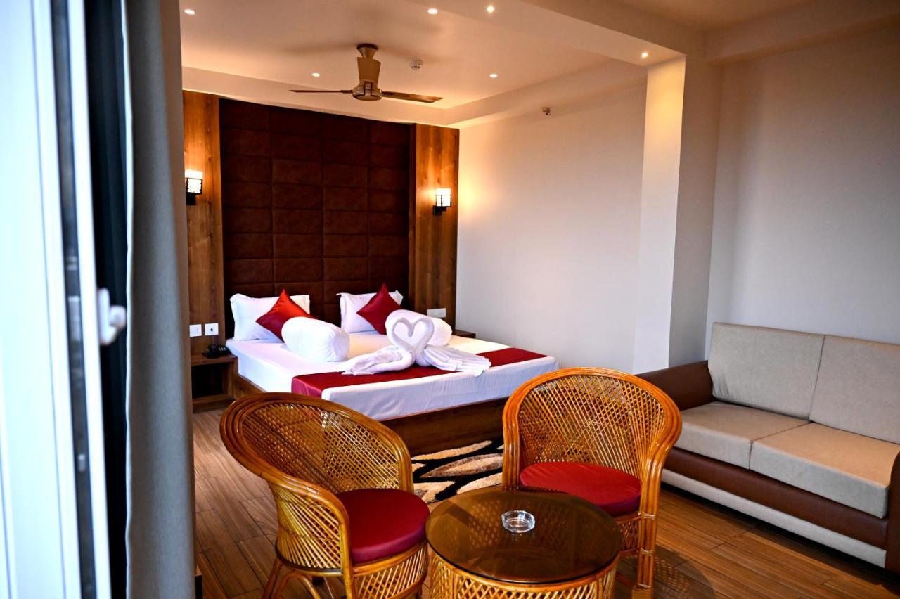 Blue Waves Hotel Tajpur 外观 照片