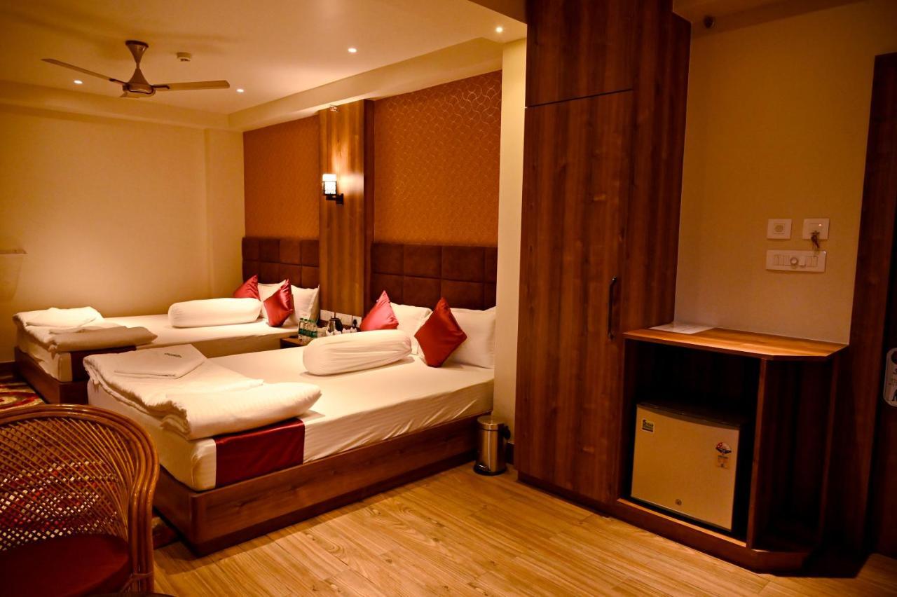 Blue Waves Hotel Tajpur 外观 照片