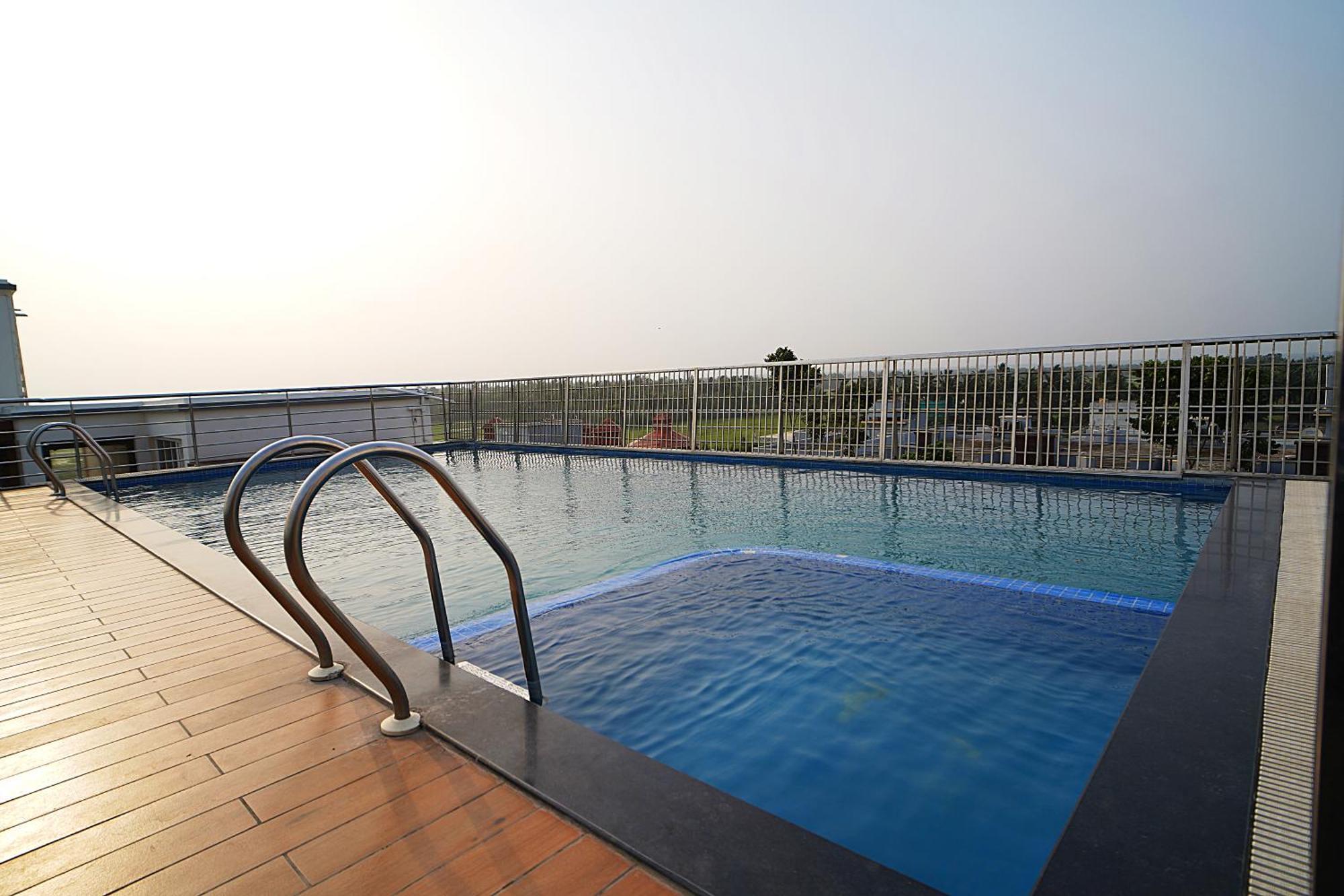 Blue Waves Hotel Tajpur 外观 照片
