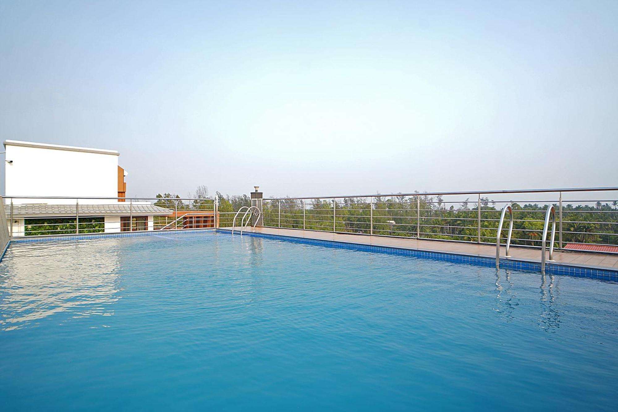 Blue Waves Hotel Tajpur 外观 照片