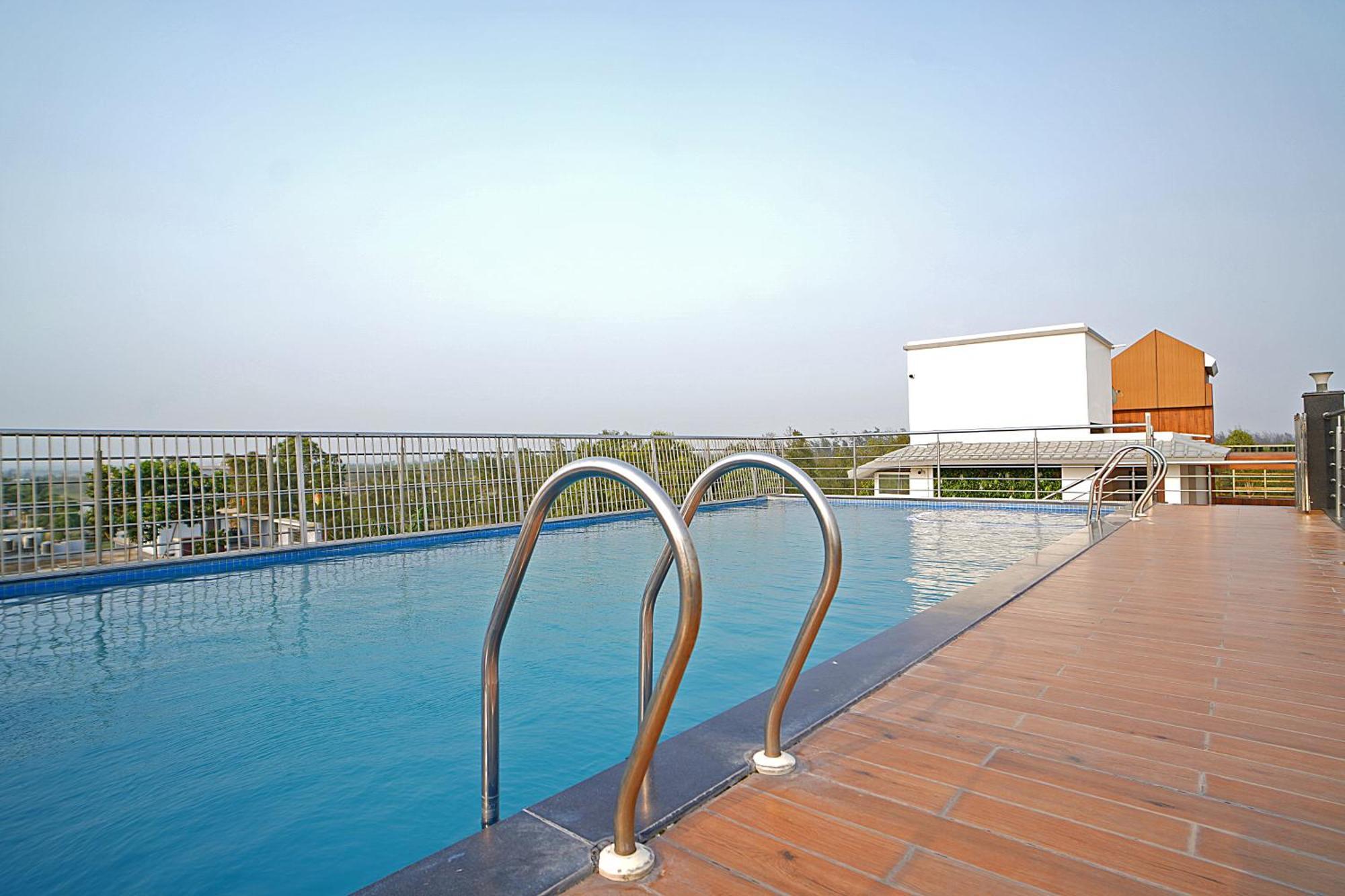 Blue Waves Hotel Tajpur 外观 照片