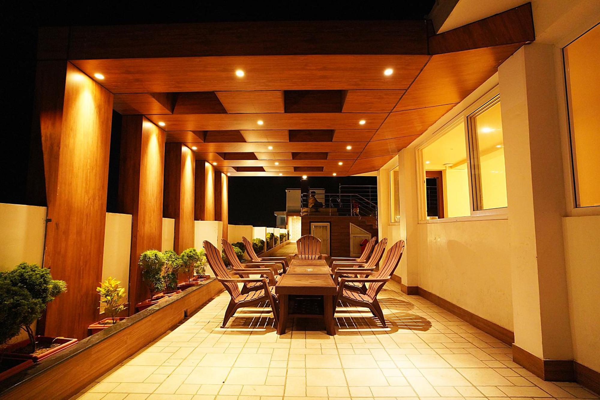 Blue Waves Hotel Tajpur 外观 照片