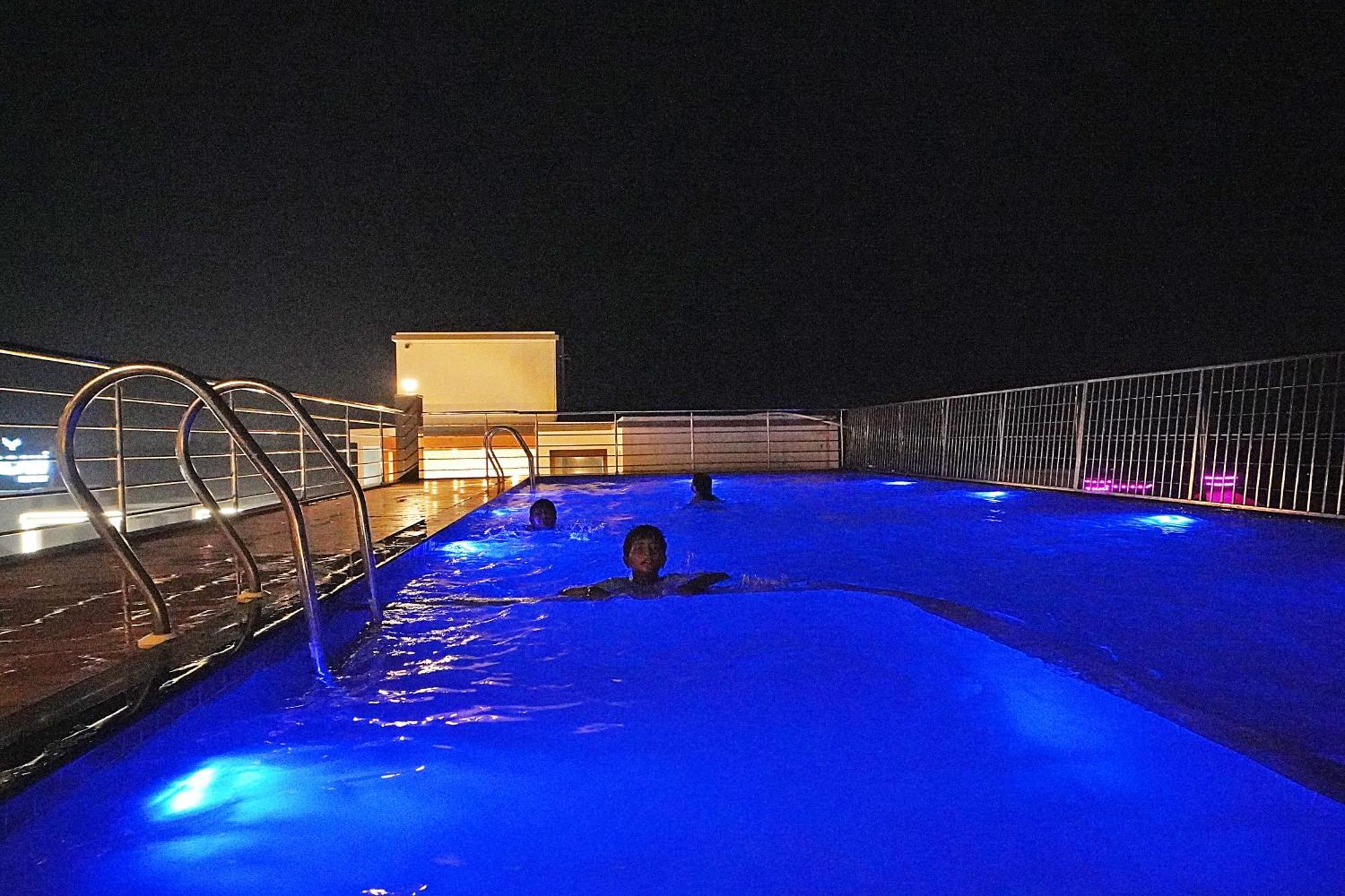 Blue Waves Hotel Tajpur 外观 照片
