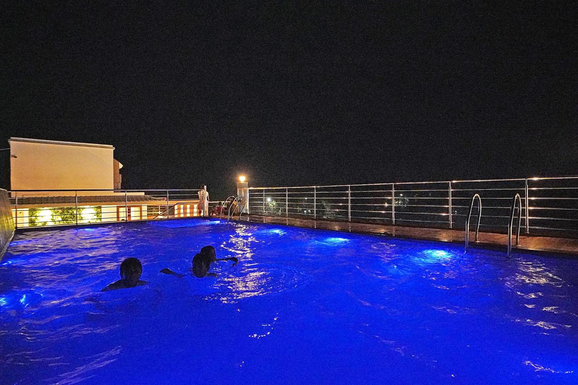 Blue Waves Hotel Tajpur 外观 照片
