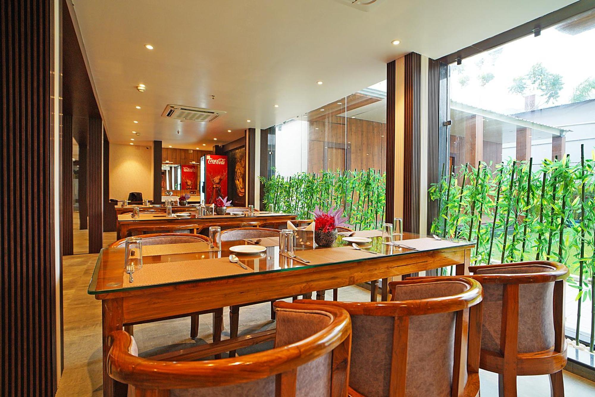 Blue Waves Hotel Tajpur 外观 照片
